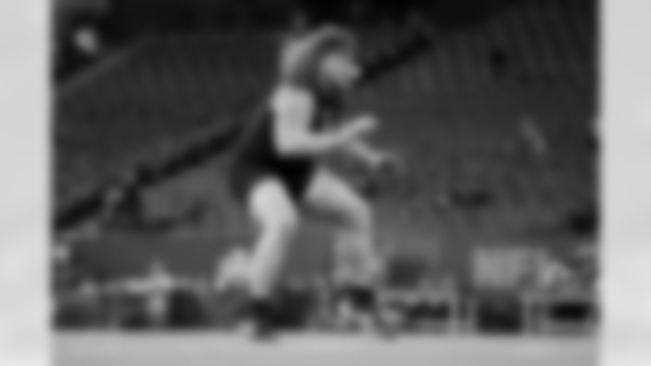 Iowa offensive lineman Gennings Dunker (20) participates in a drill during the 2026 NFL Scouting Combine on Sunday, March 1, 2026 in Indianapolis, Indiana. (Lauren Leigh Bacho/NFL)