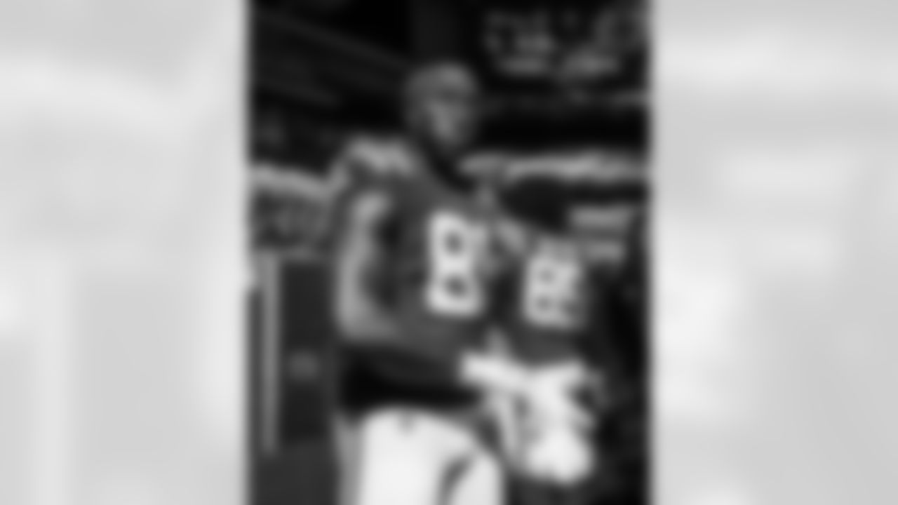 TE Mo Alie-Cox #81