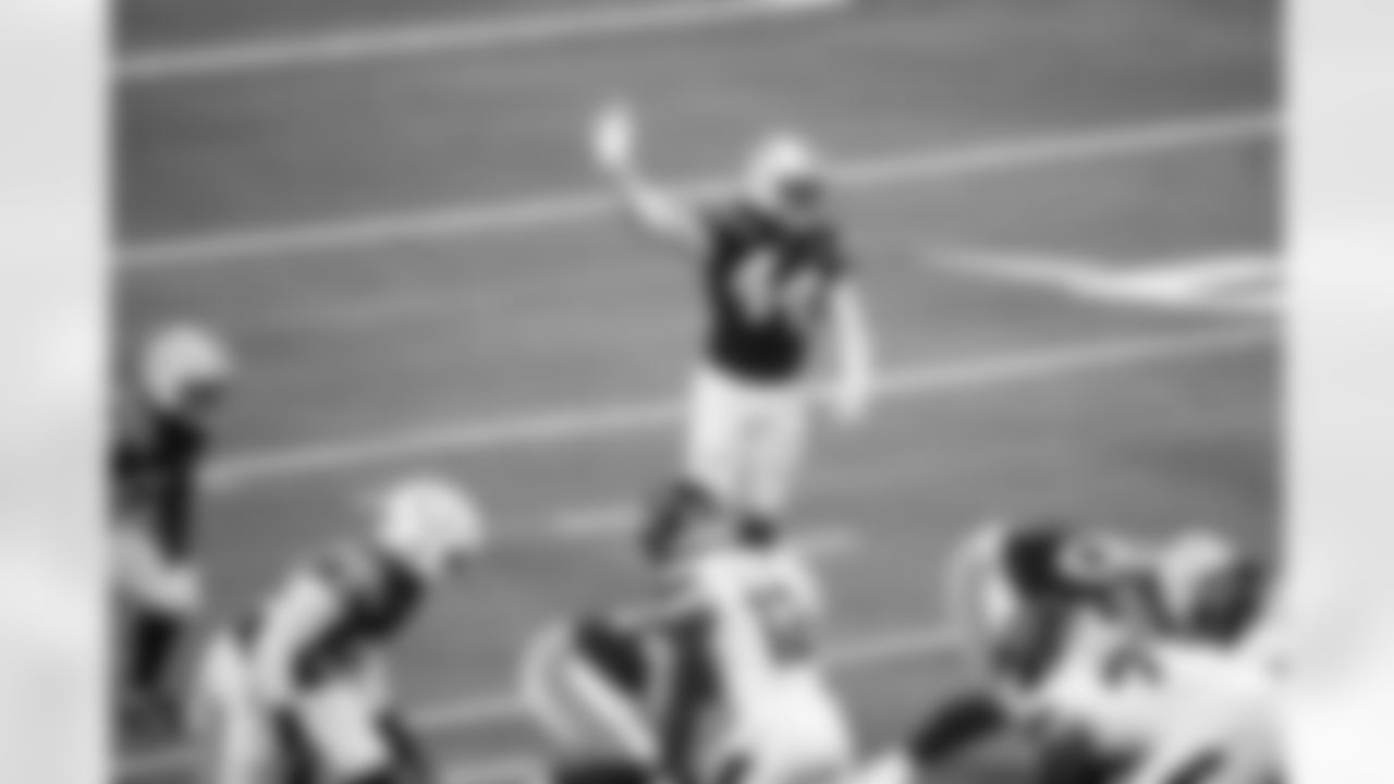 LB Zaire Franklin #44