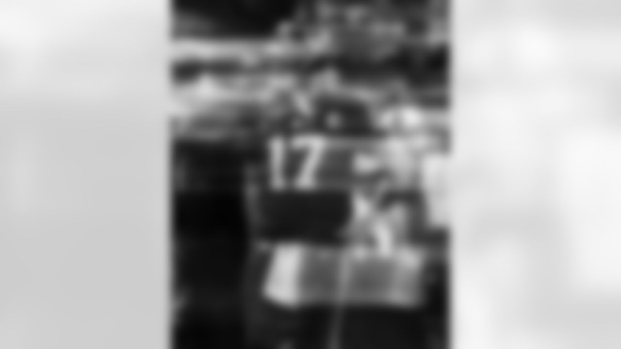 QB Phillip Rivers #17