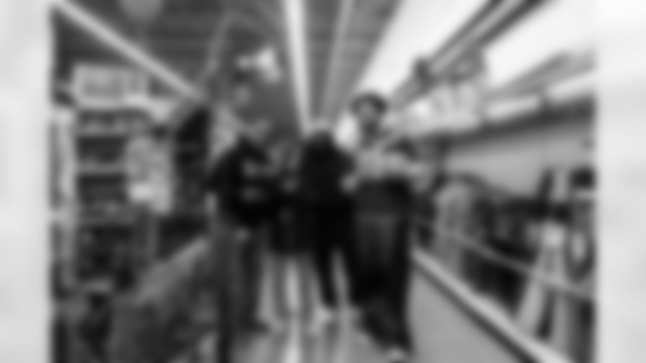 RB Ulysses Bentley IV #37 and DE JT Tuimoloau #91