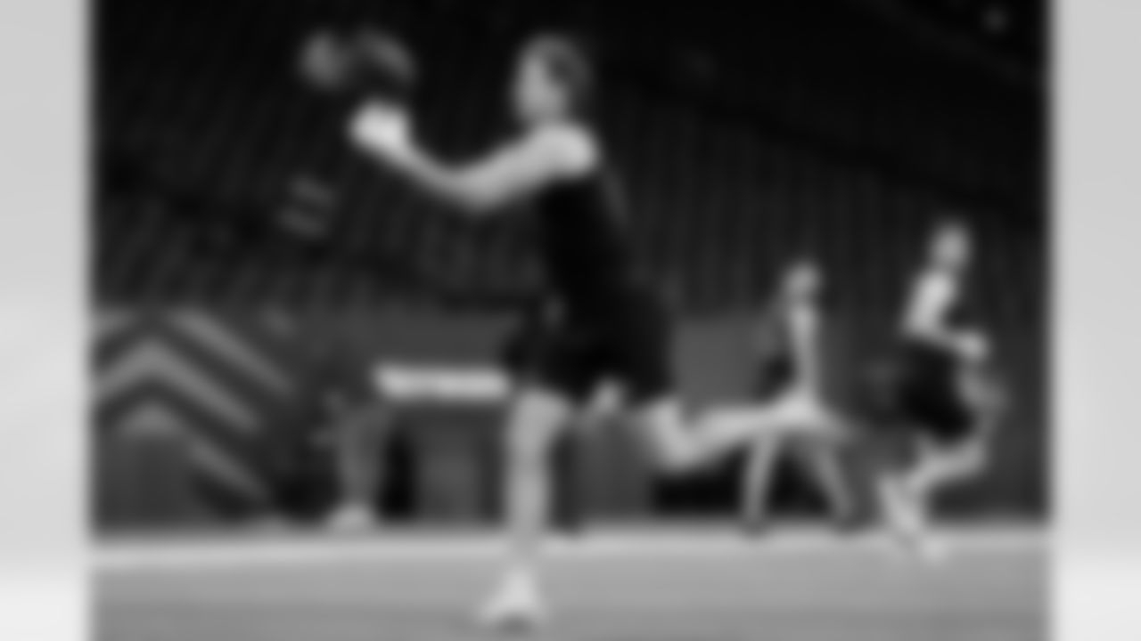 Texas tight end Jack Endries (06) participates in a drill during the 2026 NFL Scouting Combine on Friday, February 27, 2026 in Indianapolis, Indiana. (Lauren Leigh Bacho/NFL)