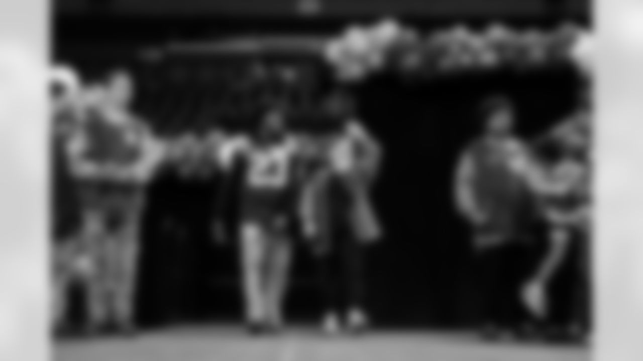 CB Kenny Moore II #23