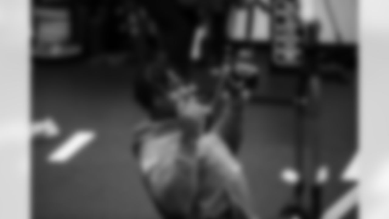 DE Durell Nchami #74