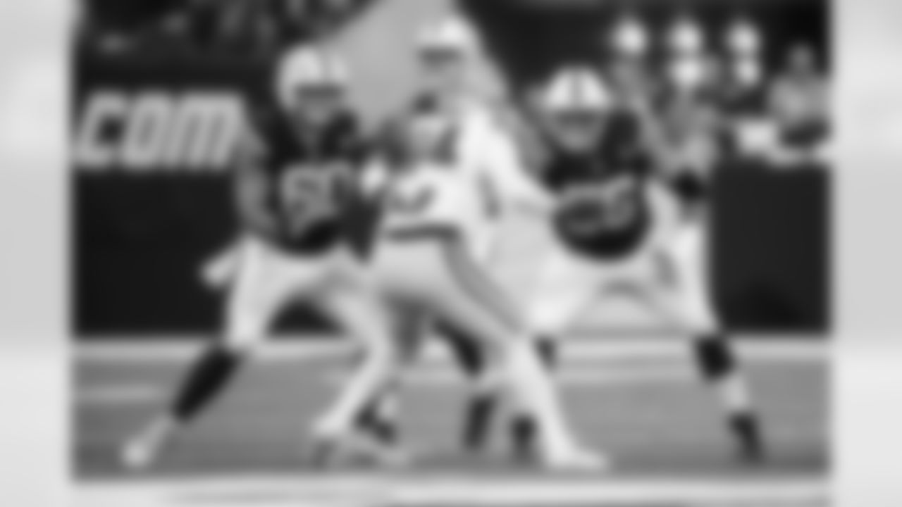 G Tanor Bortolini #60 and G Quenton Nelson #56