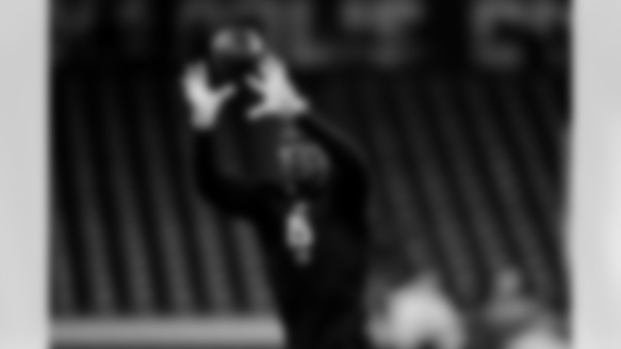 Alabama linebacker Deontae Lawson (15) participates in a drill during the 2026 NFL Scouting Combine on Thursday, February 26, 2026 in Indianapolis, Indiana. (Cooper Neill/NFL)