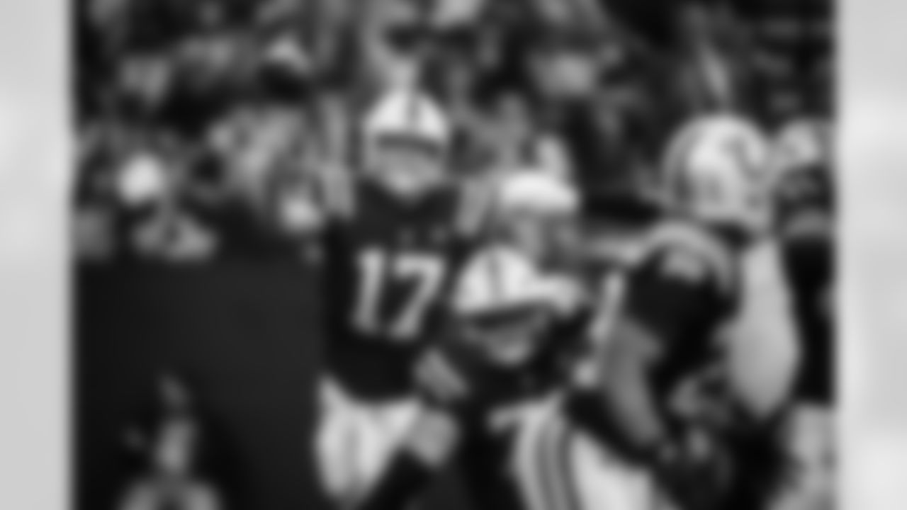 QB Philip Rivers #17 and G Matt Goncalves #71