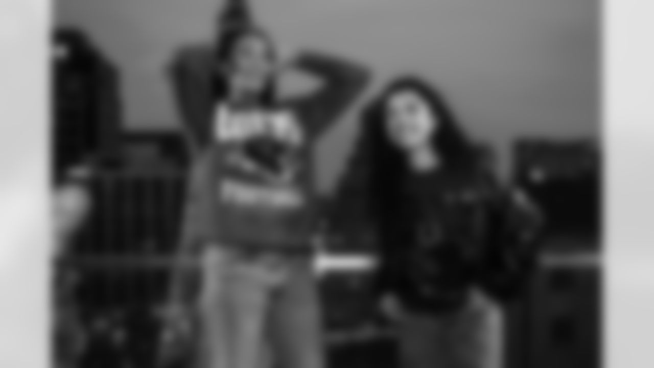 86 TE Will Mallory, 40 CB Jaylon Jones