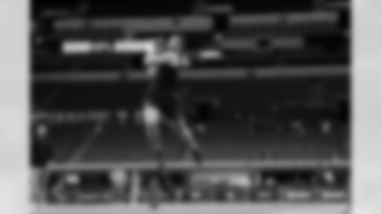 Utah tight end Dallen Bentley (01) participates in a drill during the 2026 NFL Scouting Combine on Friday, February 27, 2026 in Indianapolis, Indiana. (Cooper Neill/NFL)