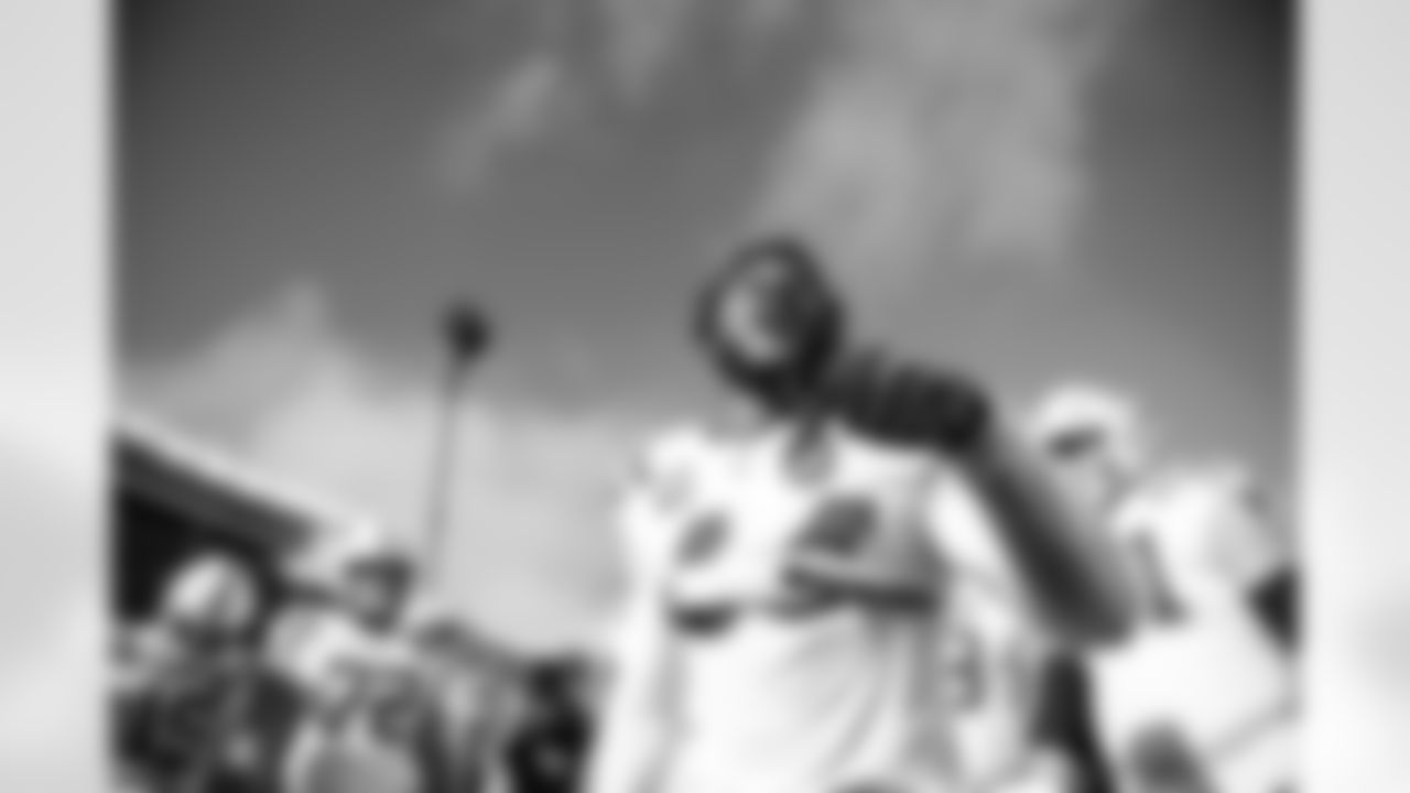 LB Zaire Franklin #44