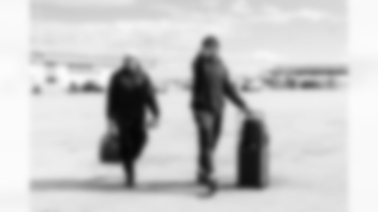 RB Jonathan Taylor #28 and TE Mo Alie-Cox #81