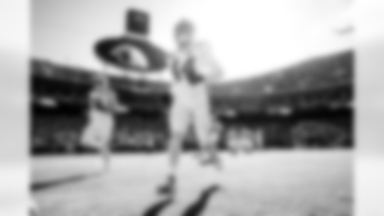 T Bernhard Raimann #79 and LB Zaire Franklin #44