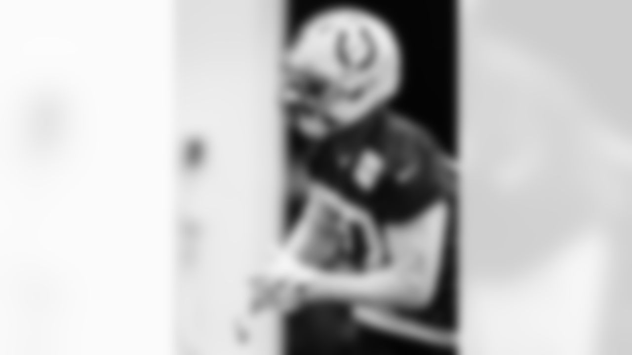 LB Jaylon Carlies #57