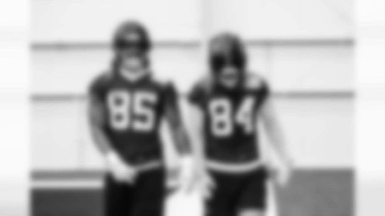 TE Drew Ogletree #85 and TE Tyler Warren #84