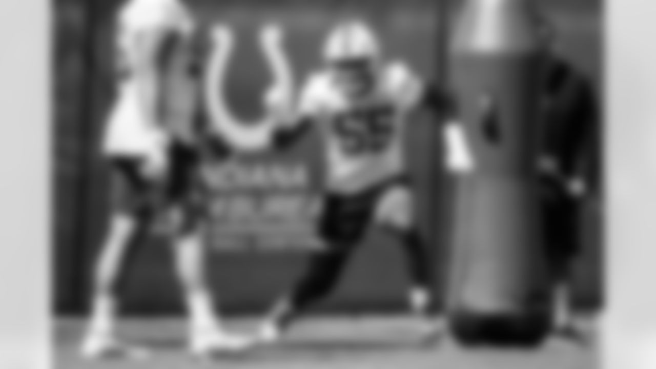DE Isaiah Land #55