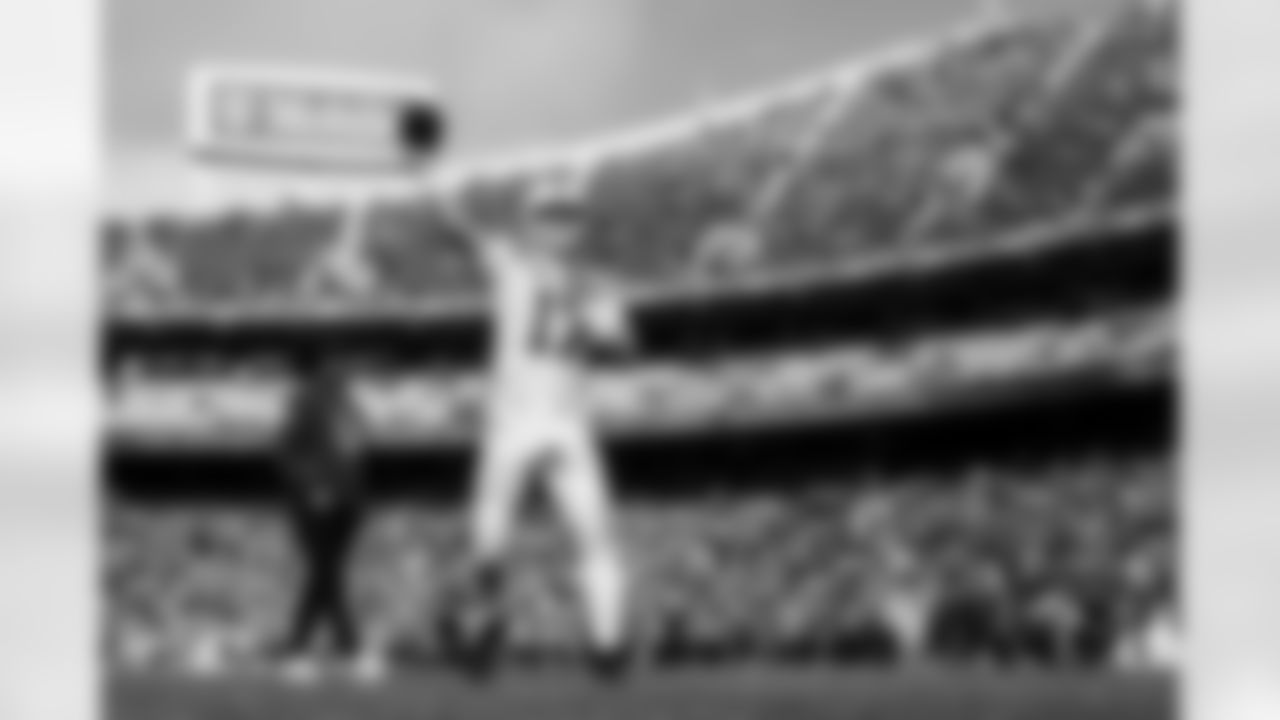 QuarterbacksCam Turner and QB Daniel Jones #17