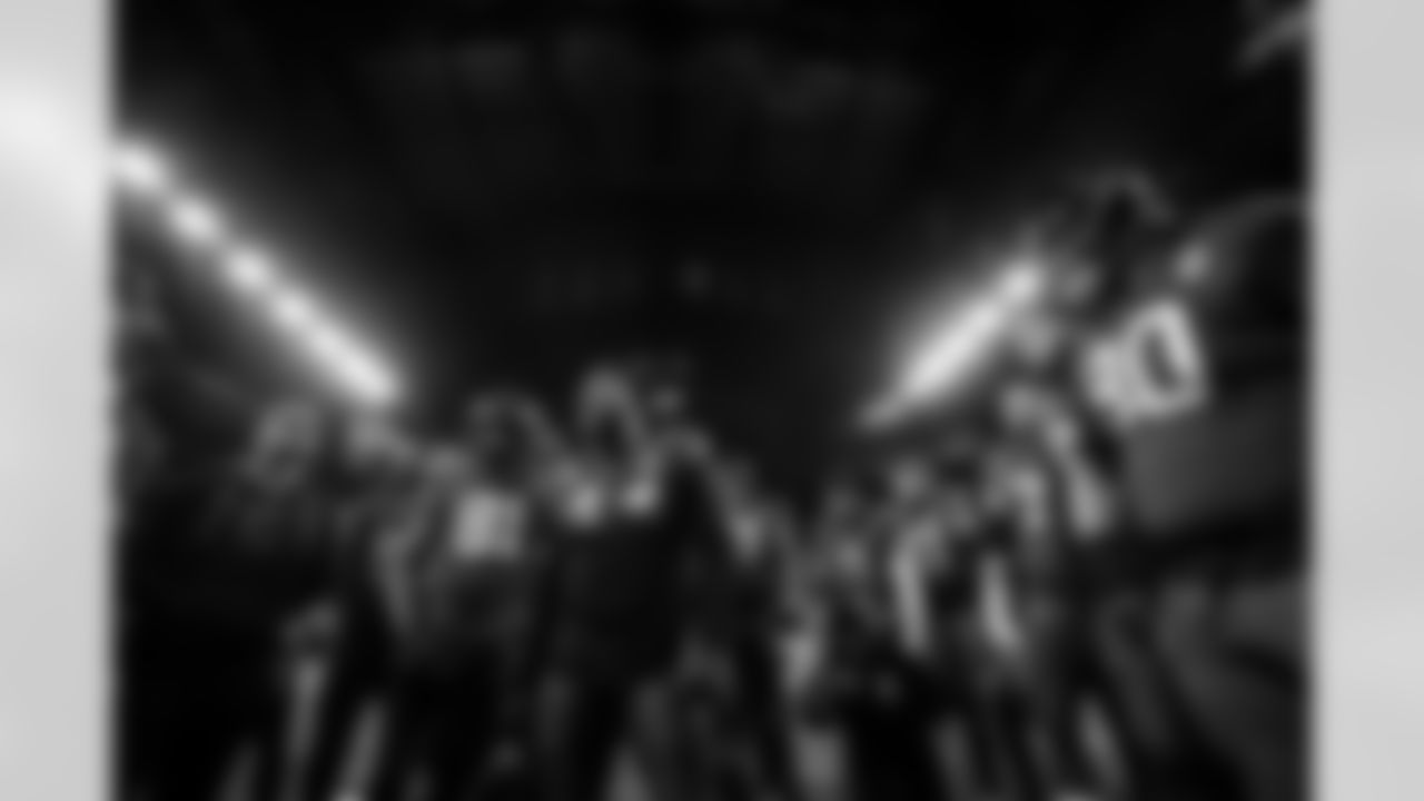 LB Zaire Franklin #44