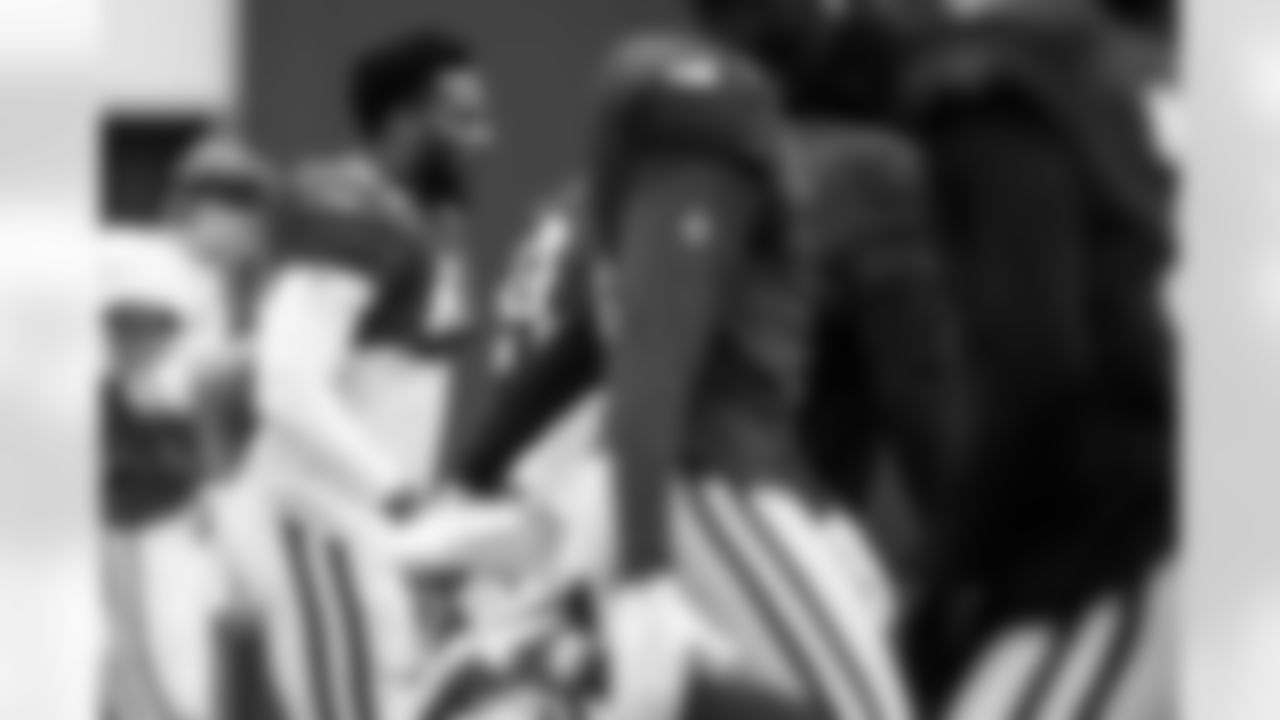 LB Zaire Franklin #44