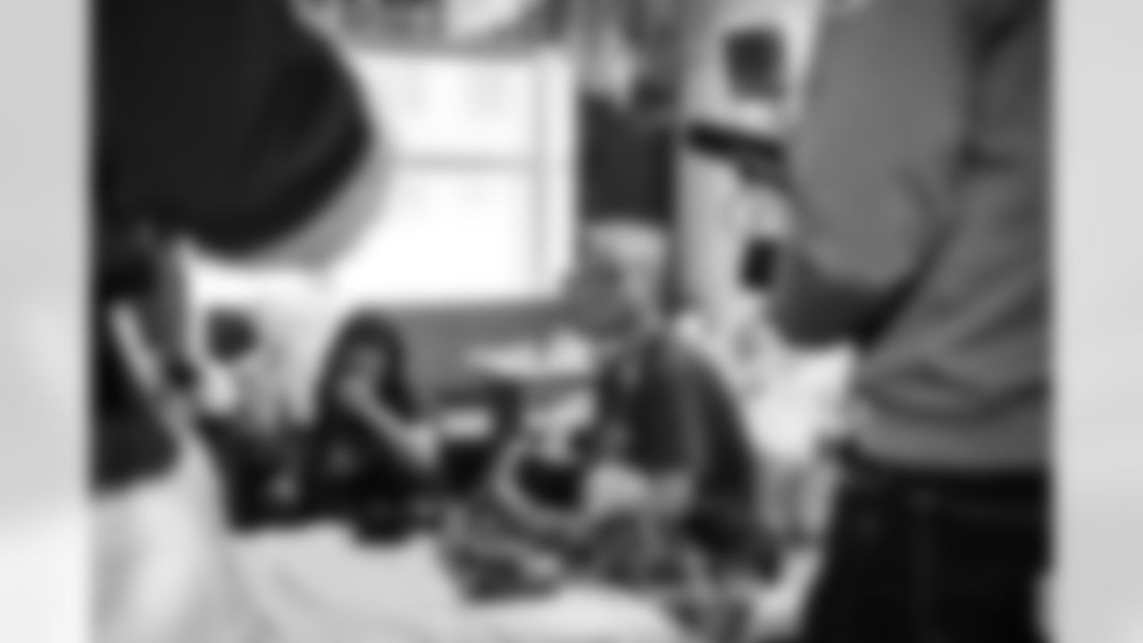 2025_1202_PMCH_Caroling_98393