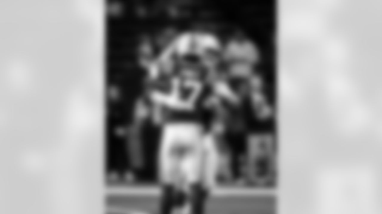 QB Daniel Jones #17 and G Quenton Nelson #56