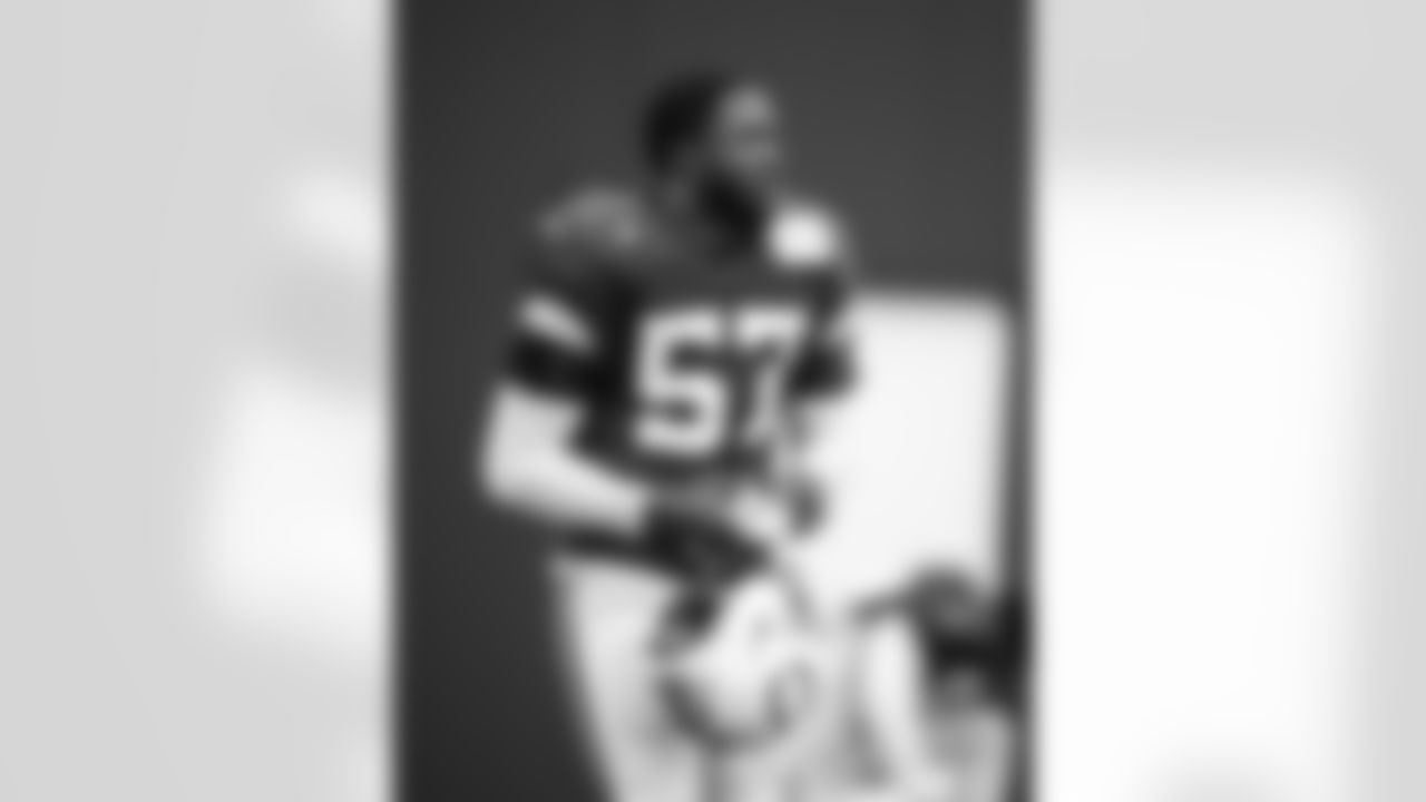 LB Jaylon Carlies #57