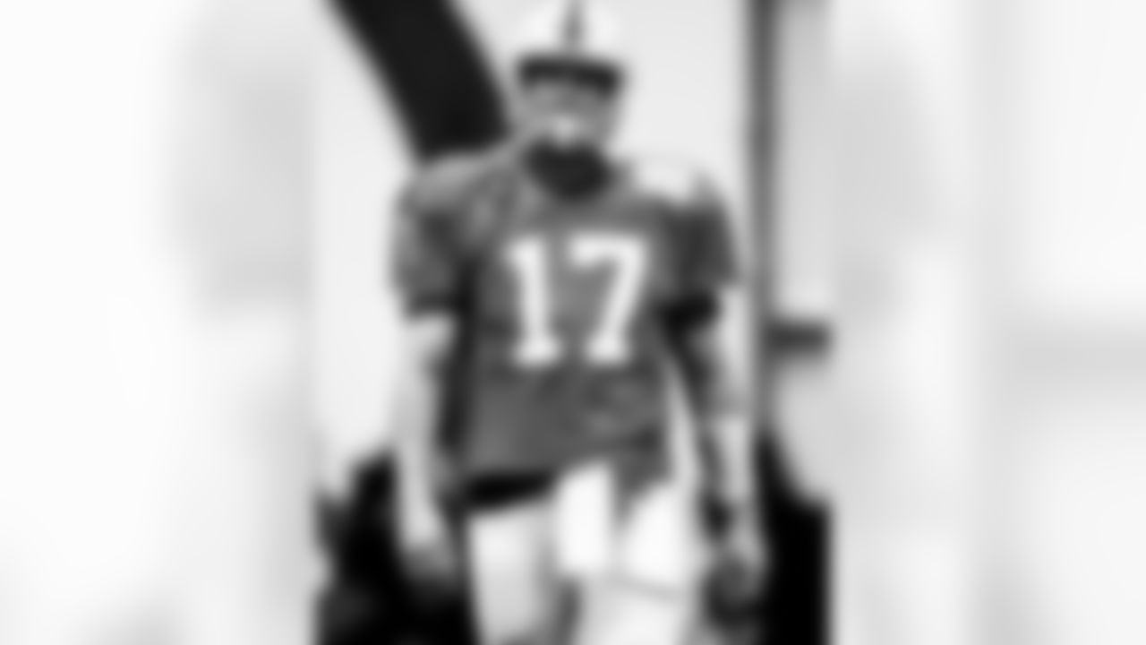 QB Philip Rivers #17