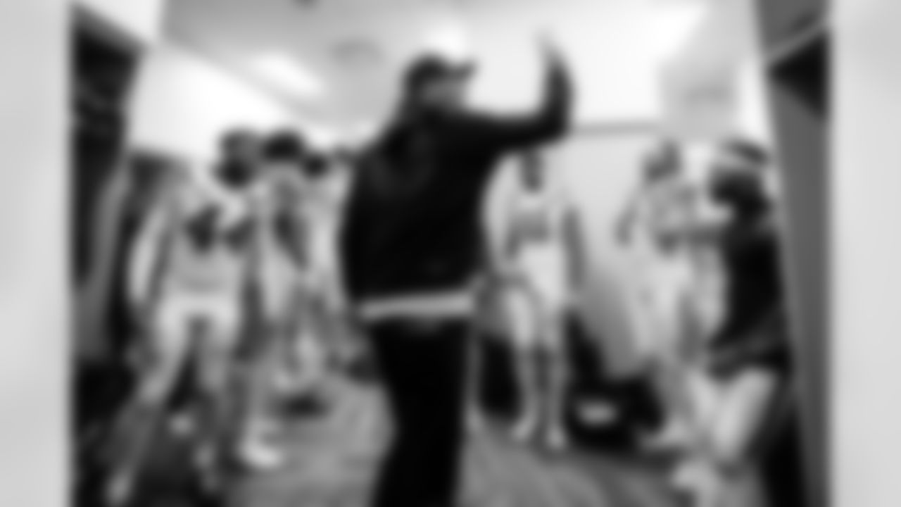 LB Zaire Franklin #44, TE Drew Ogletree #85, WR Coleman Owen #9, Shane Steichen Head Coach, WR Michael Pittman Jr. #11, TE Tyler Warren #84 and RB Ameer Abdullah #26