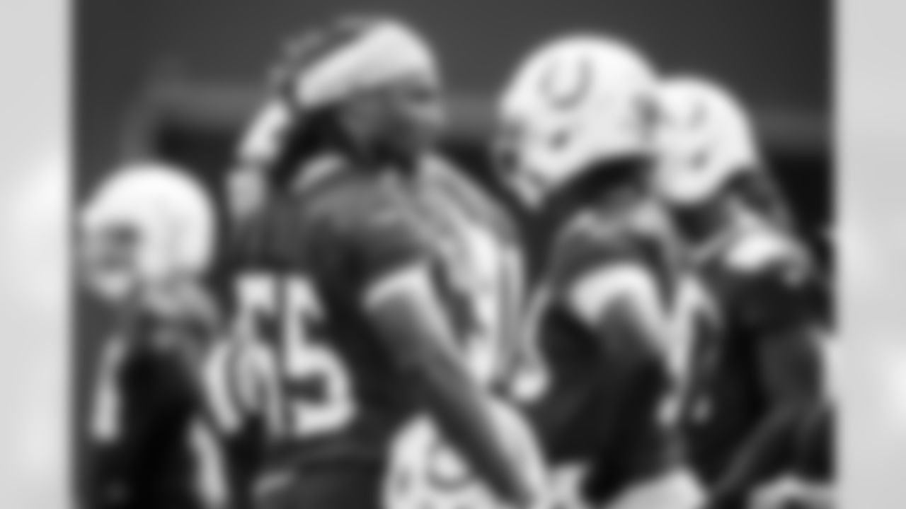 DE Isaiah Land #55