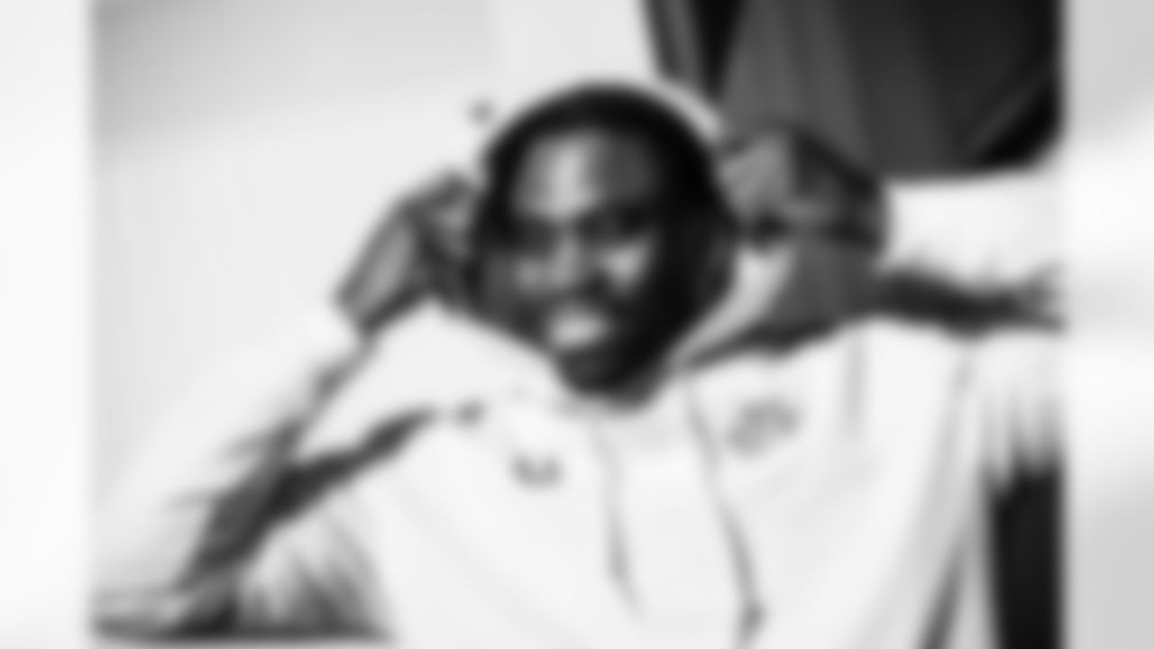 23 CB Kenny Moore II