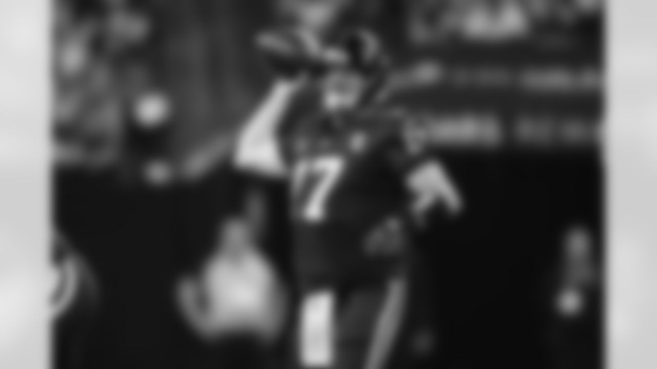 QB Philip Rivers #17