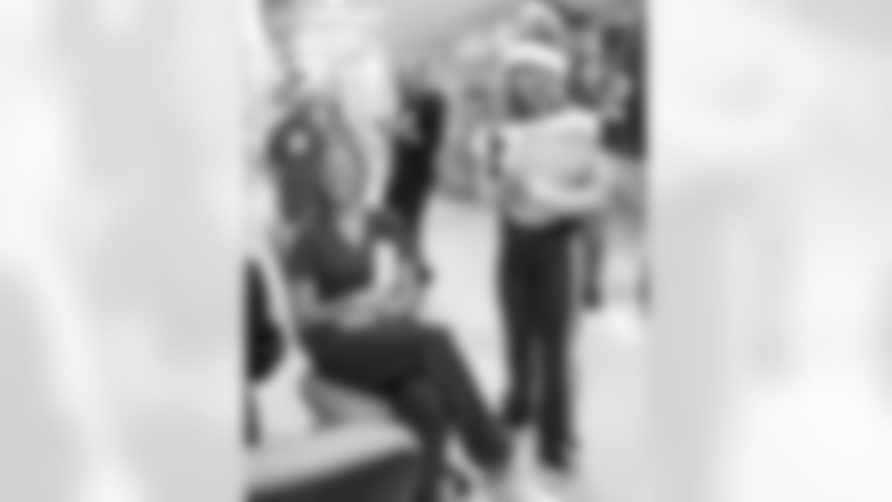 2023_1219_Riley_Caroling_00171