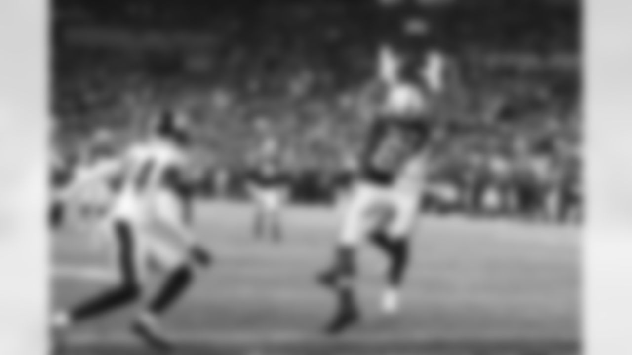 81 TE Mo Alie-Cox