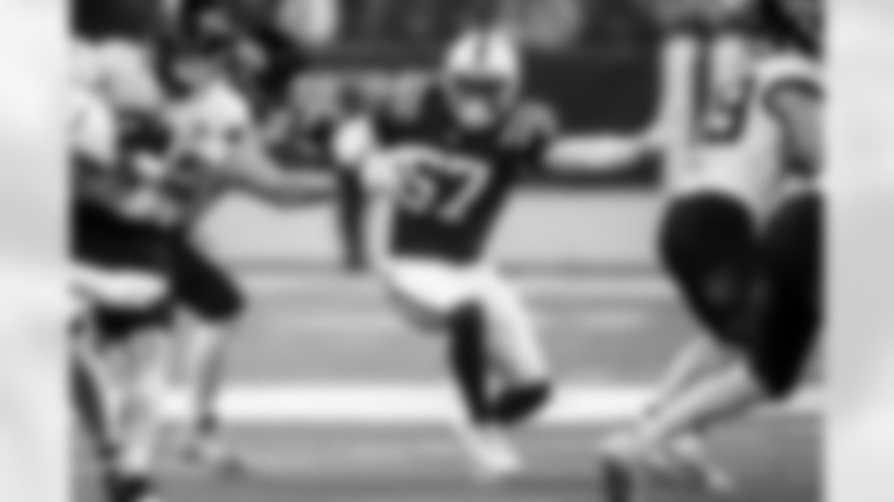LB Jaylon Carlies #57