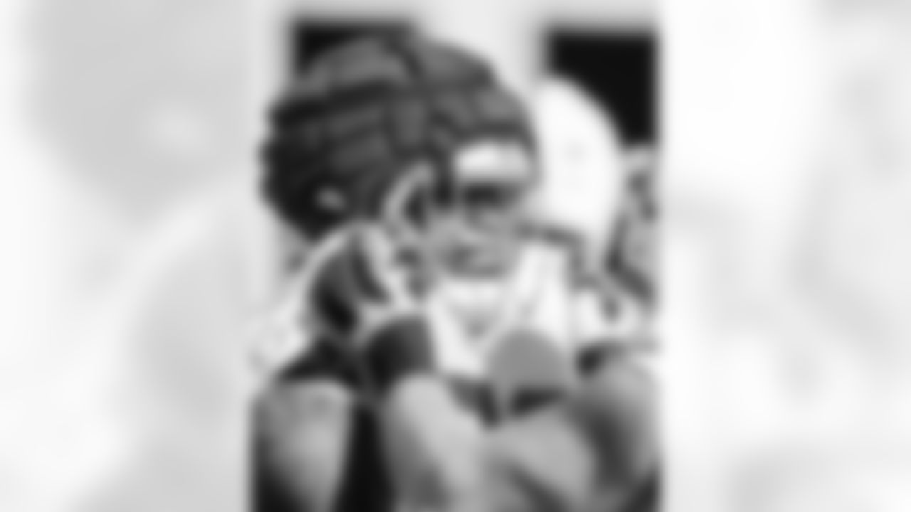 DE Durell Nchami #74