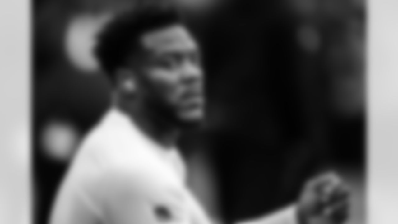 LB Zaire Franklin #44