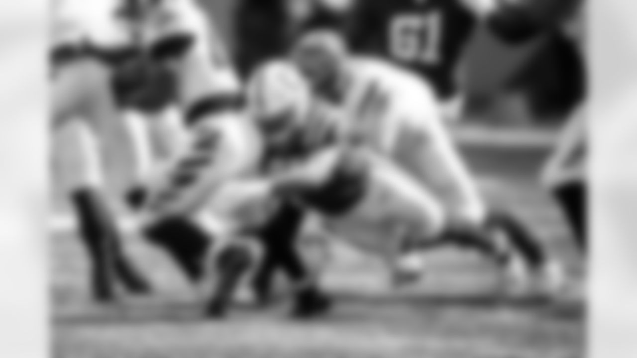 LB Joseph Vaughn #49