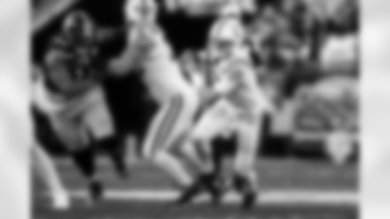 T Braden Smith #72 and QB Daniel Jones #17