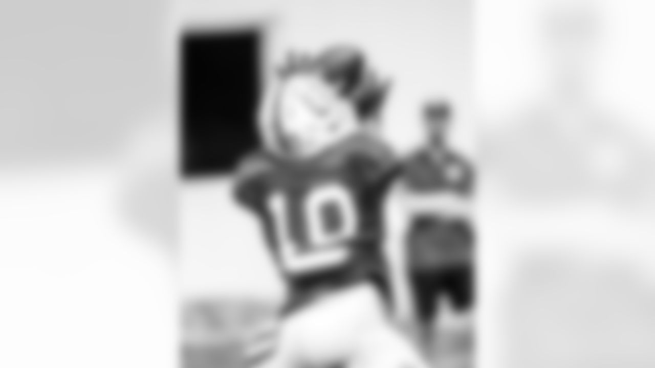 WR Adonai Mitchell #10