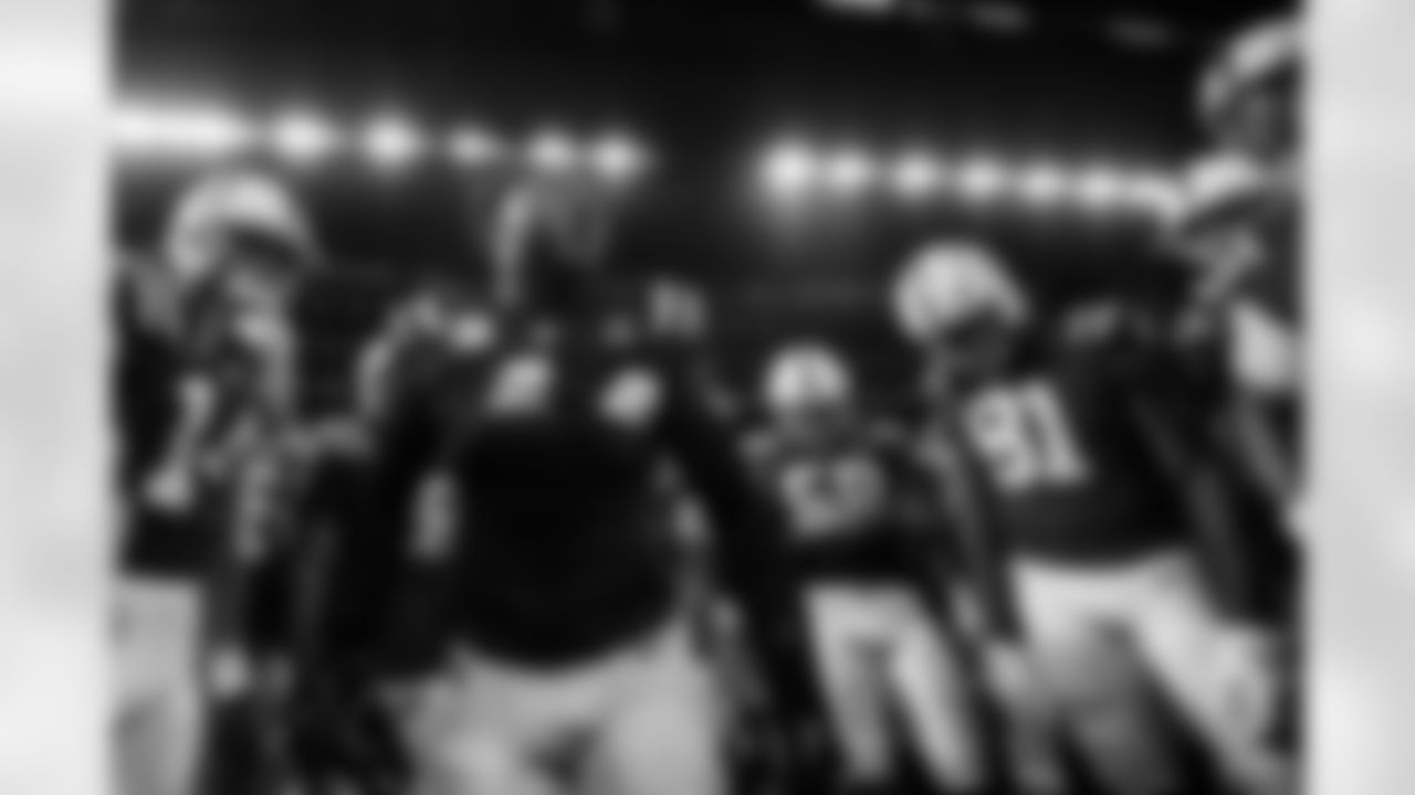 LB Zaire Franklin #44