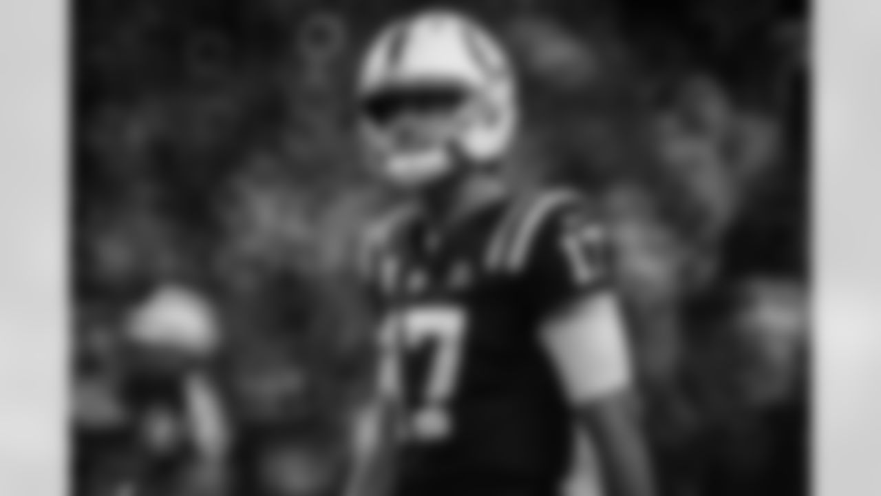QB Daniel Jones #17