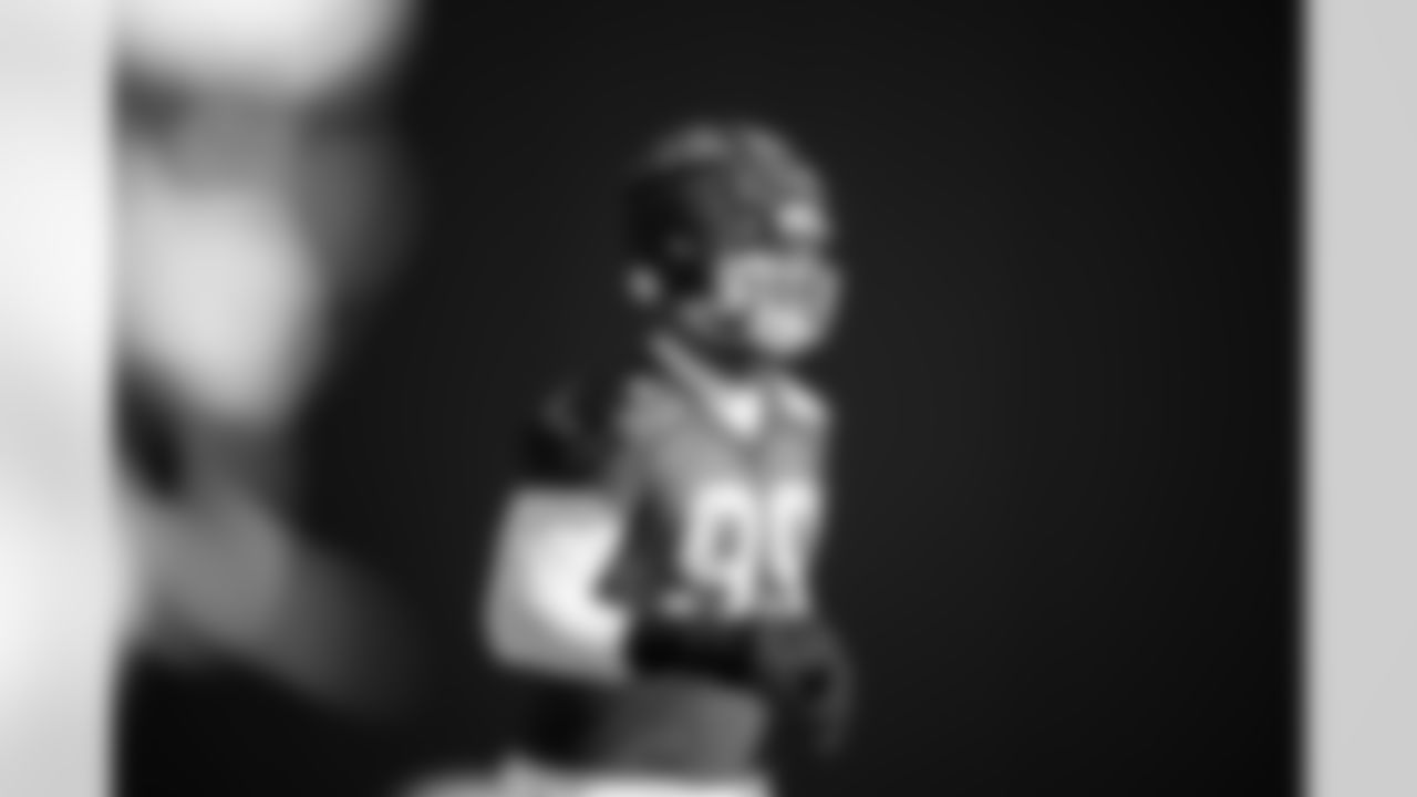 DT DeForest Buckner #99