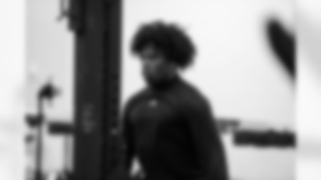 23 CB Kenny Moore II