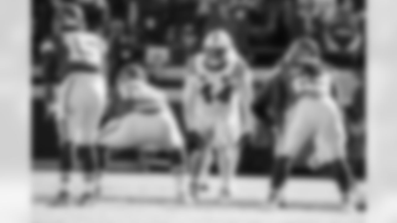 LB Zaire Franklin #44