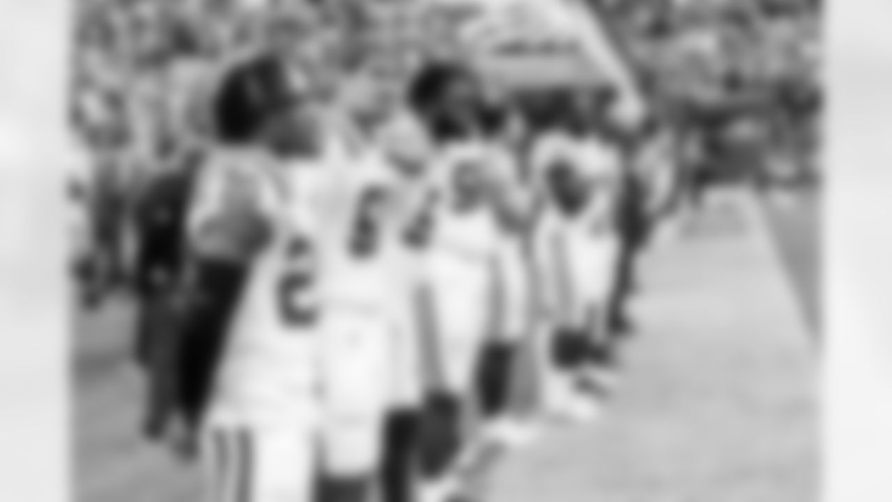 S Nick Cross #20, DE Laiatu Latu #97 and DE Dayo Odeyingbo #54