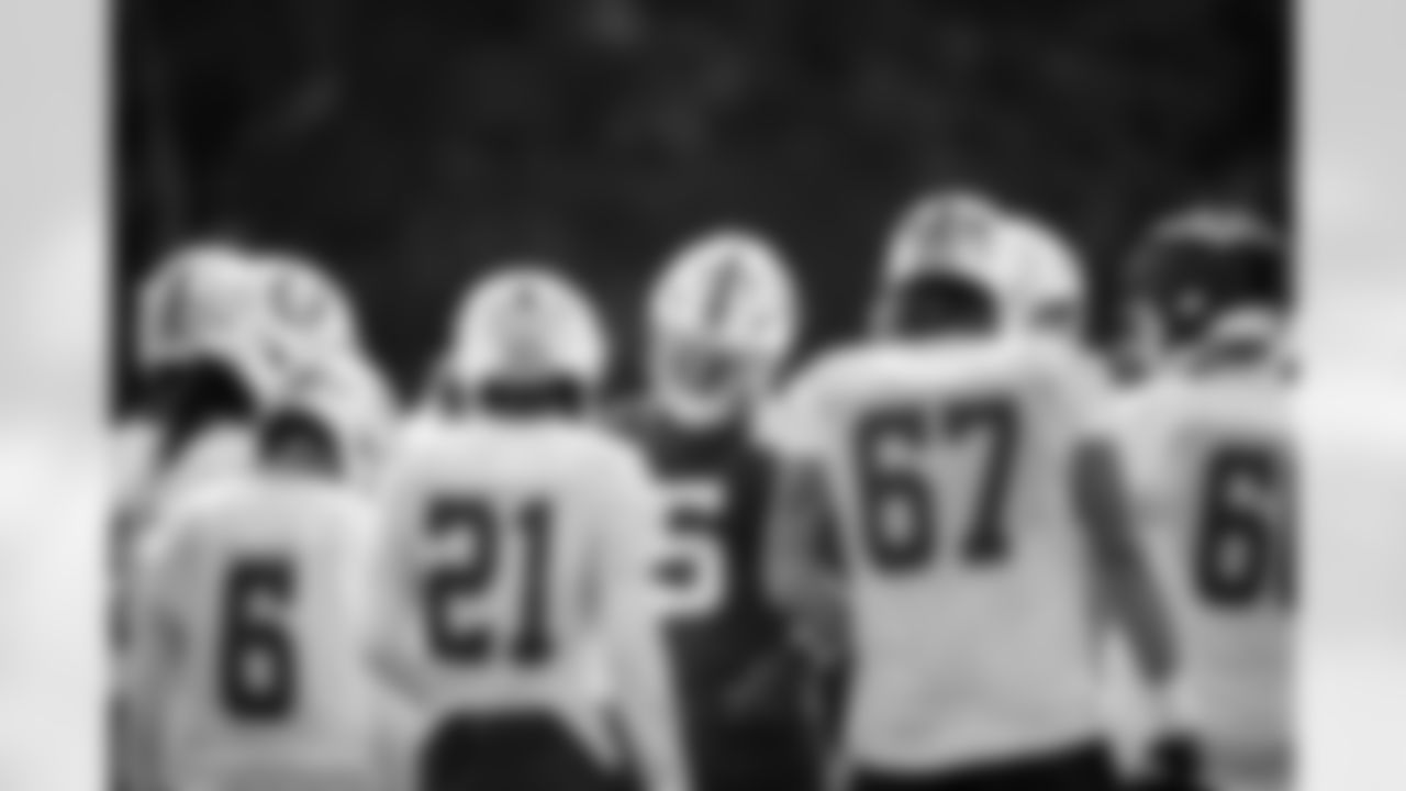 WRAnthony Gould#6, RBDJ Giddens#21, QBAnthony Richardson#5 and TMose Vavao#67