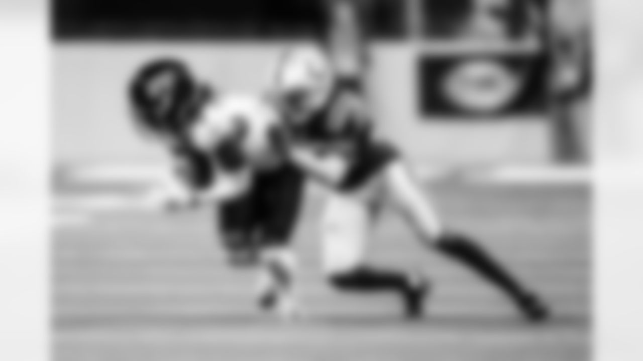 CB Samuel Womack III #33