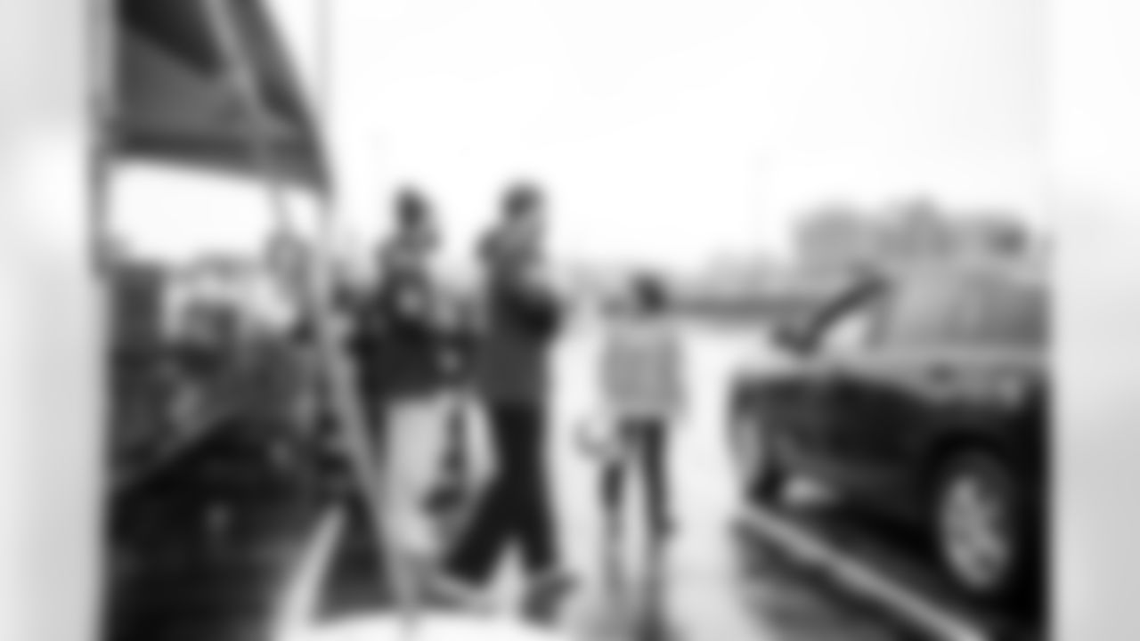 DE Viliami Fehoko Jr.#61 and DE Laiatu Latu #97