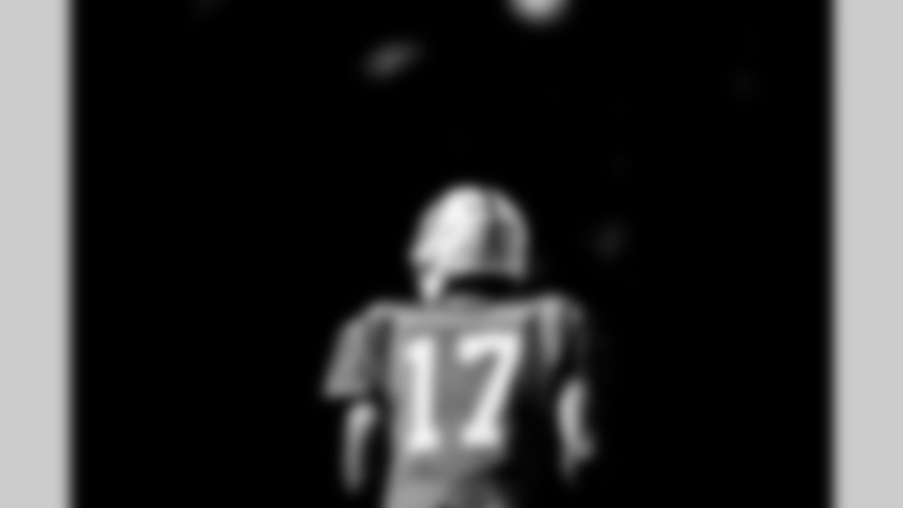 QB Daniel Jones #17