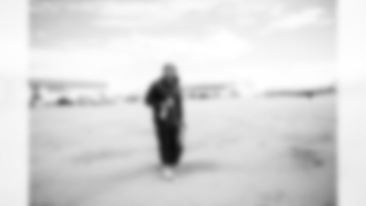 DE Durell Nchami #74