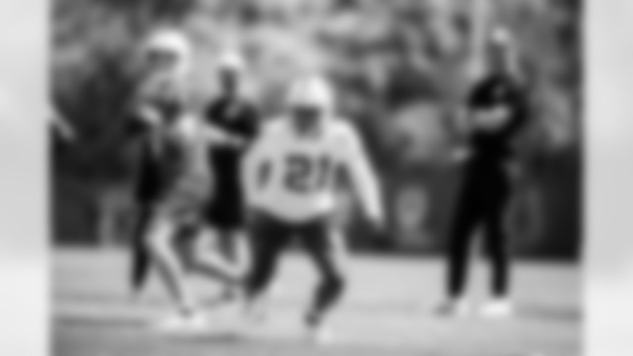 QBRiley Leonard#15, RBDJ Giddens#21 and Shane Steichen Head Coach